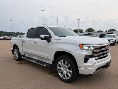 Used 2023 Chevrolet Silverado 1500 High Country w/ High Country Premium Package AWD/4WD image 1