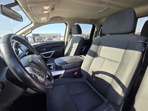 Used 2019 Nissan Titan SV w/ SV Convenience Package image 24