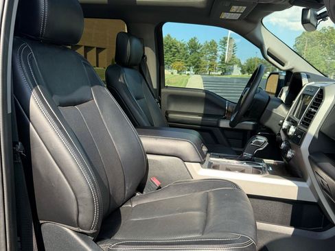 Used 2019 Ford F150 Lariat w/ Equipment Group 502A Luxury AWD/4WD image 9