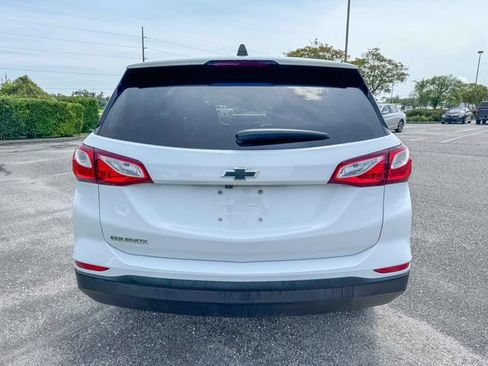 Used 2021 Chevrolet Equinox LS w/ LS Convenience Package FWD image 4