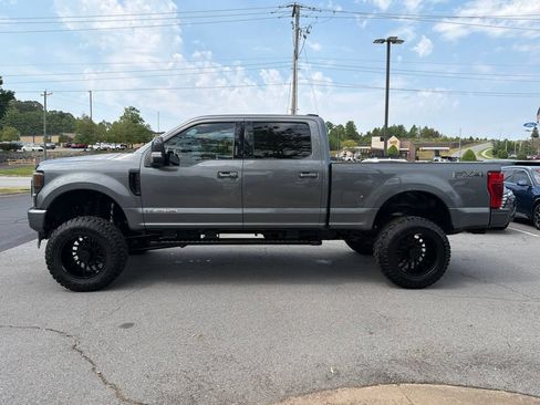 Used 2022 Ford F250 Lariat w/ Black Appearance Package AWD/4WD image 5