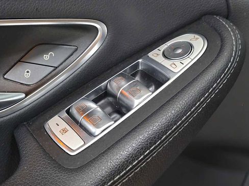 Used 2019 Mercedes-Benz C 300 Sedan image 24