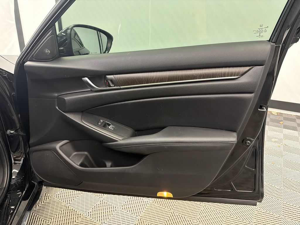 Used 2022 Honda Accord Touring image 16