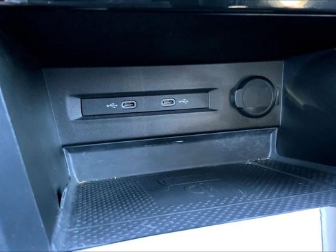 Used 2023 Volkswagen Taos SE image 34