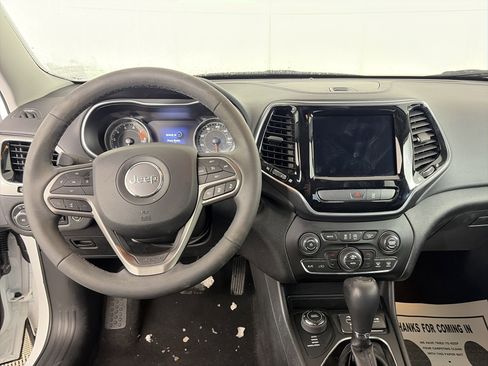 Used 2022 Jeep Cherokee Limited image 3