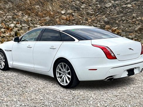 Used 2012 Jaguar XJ image 11