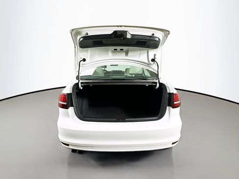 Used 2017 Volkswagen Jetta Sport FWD image 34