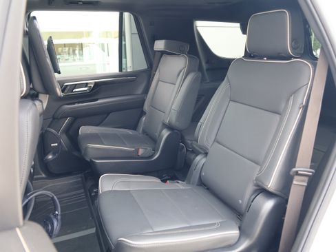 Used 2025 Chevrolet Tahoe Premier AWD/4WD image 37