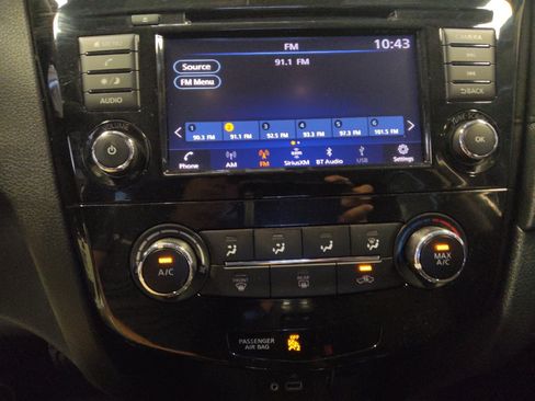 Used 2020 Nissan Rogue S FWD image 25
