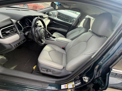 Used 2019 Toyota Camry SE FWD image 8