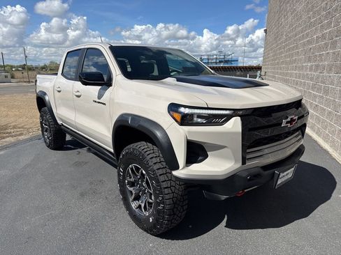 New 2026 Chevrolet Colorado ZR2 w/ Technology Package AWD/4WD image 4