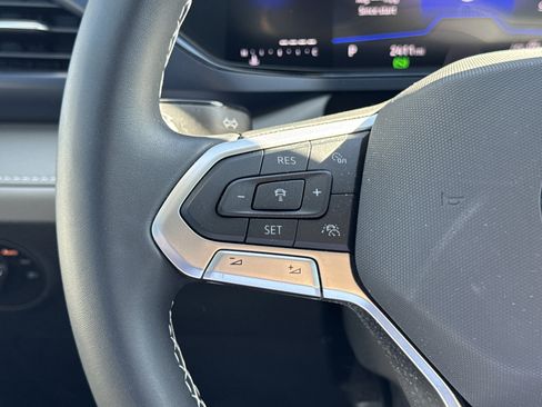 Used 2024 Volkswagen Taos SE image 14