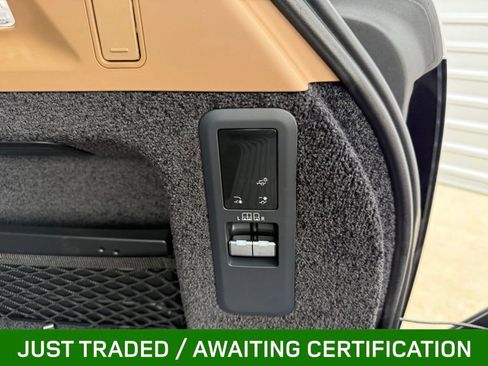 Used 2025 Land Rover Range Rover SE AWD/4WD image 15