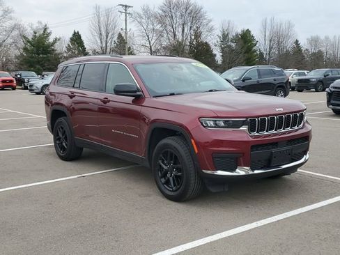 Used 2023 Jeep Grand Cherokee L Laredo AWD/4WD image 2