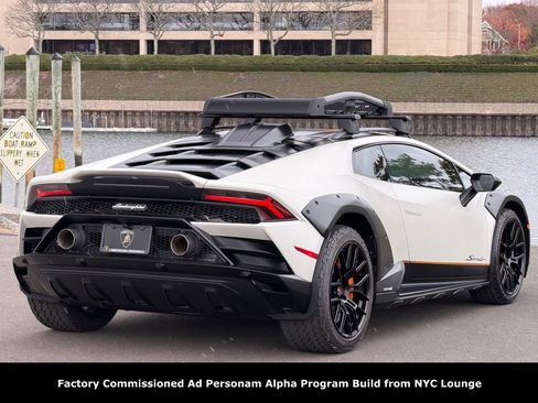 Used 2024 Lamborghini Huracan Sterrato image 5