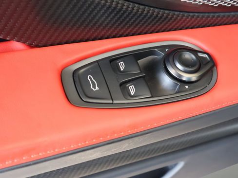 Used 2025 Aston Martin Vanquish RWD image 10