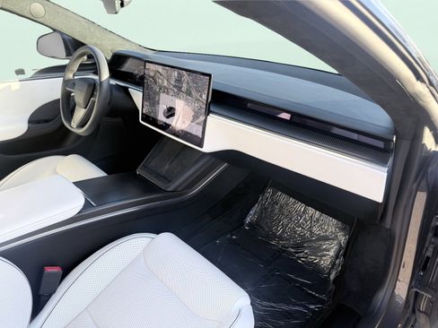 Used 2021 Tesla Model S Plaid image 43