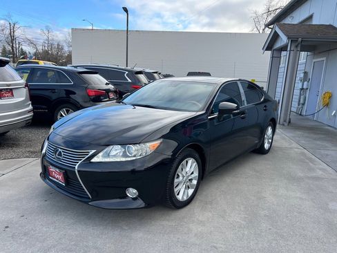 Used 2013 Lexus ES 300h w/ Luxury Pkg image 3
