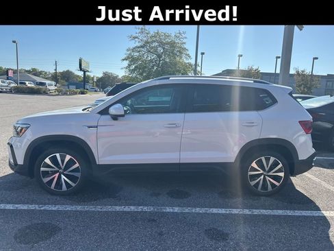 Used 2022 Volkswagen Taos SE image 3