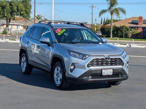 Used 2021 Toyota RAV4 XLE image 3