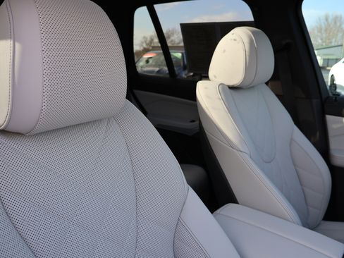 Used 2026 BMW X5 xDrive40i w/ M Sport Package image 30