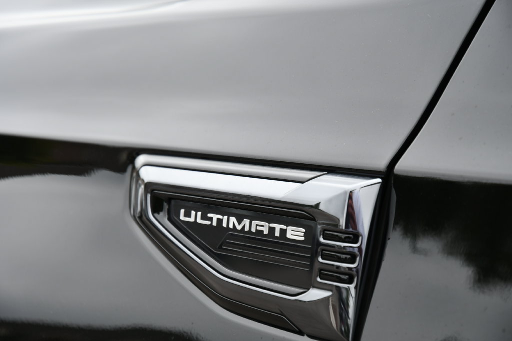 Used 2025 GMC Yukon Denali Ultimate w/ LPO, Floor Liner Package AWD/4WD image 17