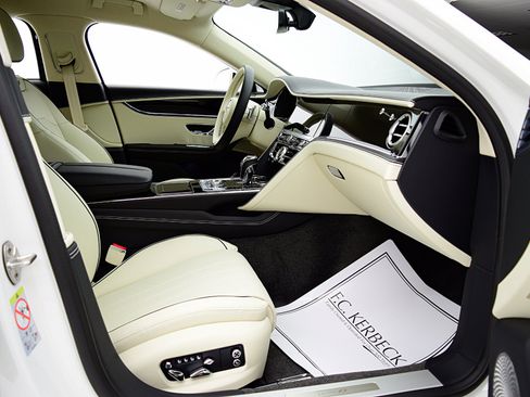Used 2024 Bentley Flying Spur Azure AWD/4WD image 34