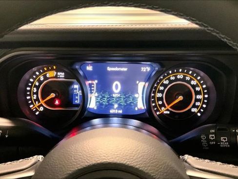 Used 2025 Jeep Wrangler Unlimited Rubicon AWD/4WD image 22