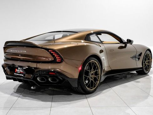 Used 2025 Aston Martin Vanquish RWD image 5