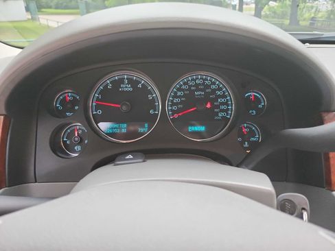 Used 2014 Chevrolet Suburban LT w/ Luxury Package RWD image 21