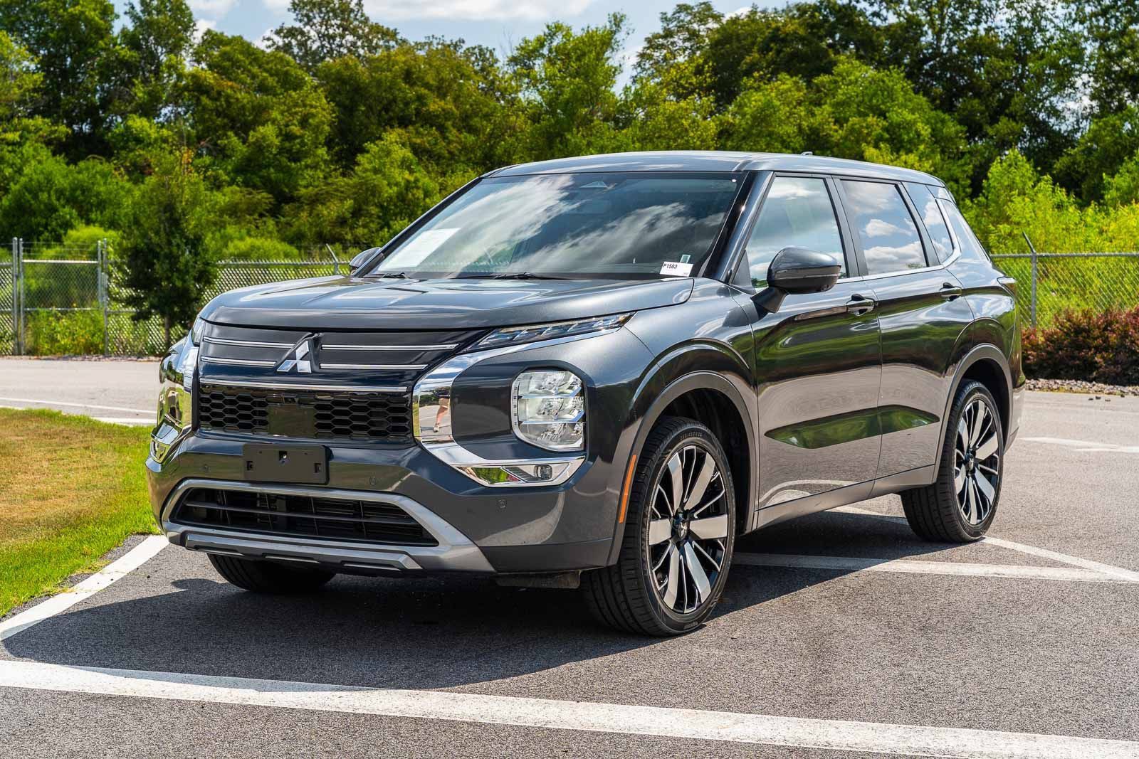 Used 2025 Mitsubishi Outlander SE FWD image 3