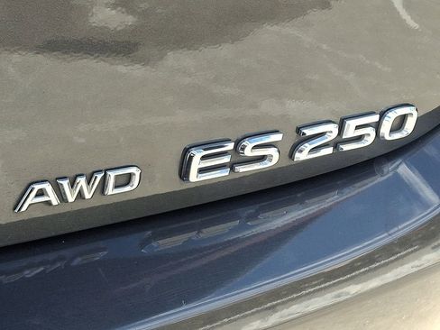 Used 2023 Lexus ES 250 w/ Premium Package image 30