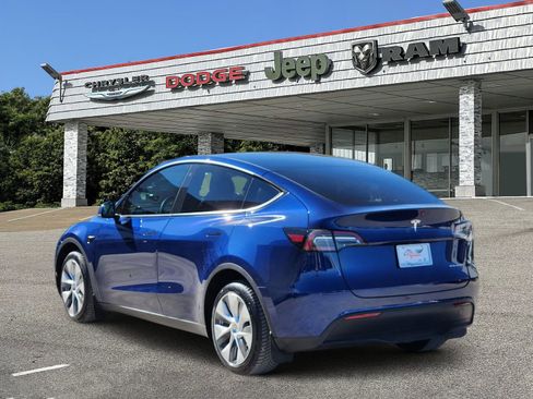 Used 2023 Tesla Model Y Long Range image 5