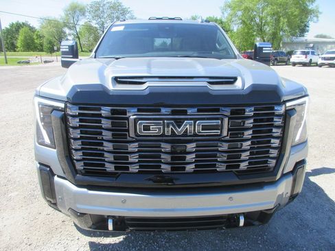 New 2026 GMC Sierra 3500 Denali Ultimate AWD/4WD image 11