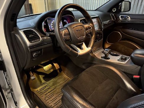 Used 2014 Jeep Grand Cherokee SRT8 w/ Luxury Group II image 10