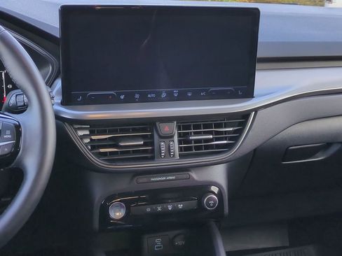 Used 2023 Ford Escape SE image 28