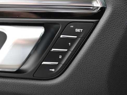 New 2026 Porsche Macan image 26