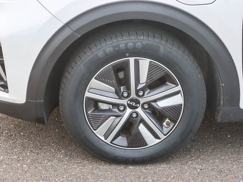 Used 2022 Kia Niro EX Premium image 7