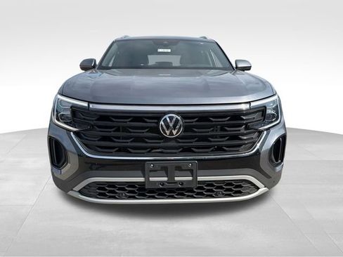 Used 2025 Volkswagen Atlas Cross Sport SE AWD/4WD image 2