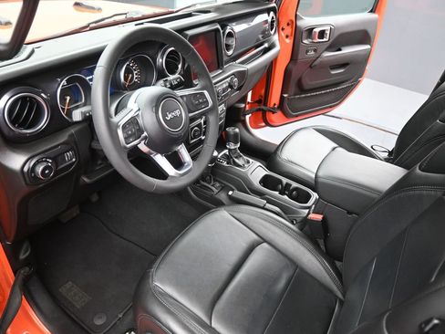 Used 2023 Jeep Wrangler Altitude image 9