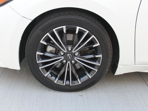 Used 2023 Nissan Maxima SV w/ Floor Mat Group image 41