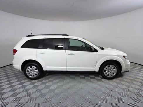 Used 2020 Dodge Journey SE FWD image 4