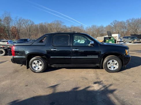 Used 2012 Chevrolet Avalanche LTZ image 6