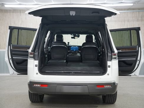 Used 2022 Jeep Grand Wagoneer Series II image 40