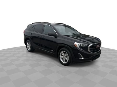 Used 2021 GMC Terrain SLE w/ Driver Convenience Package image 2