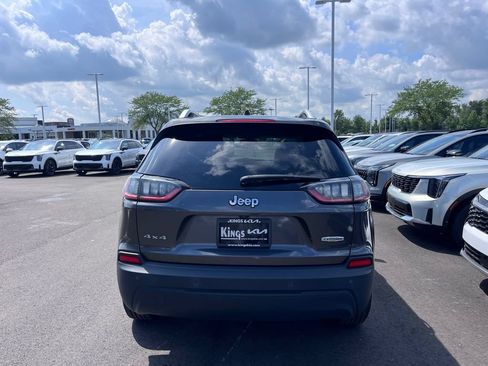 Used 2019 Jeep Cherokee Latitude Plus w/ Cold Weather Group AWD/4WD image 4