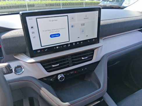 Used 2025 Ford Explorer Active AWD/4WD image 14