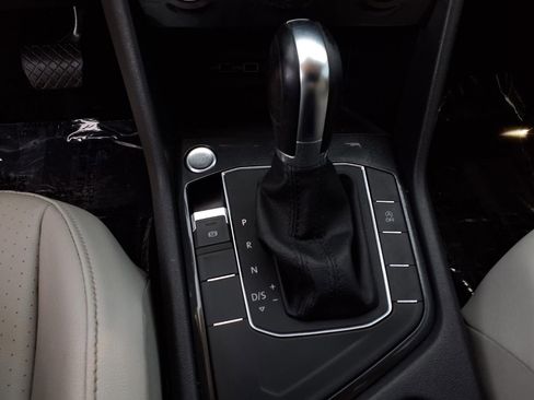 Used 2019 Volkswagen Tiguan SE FWD image 11
