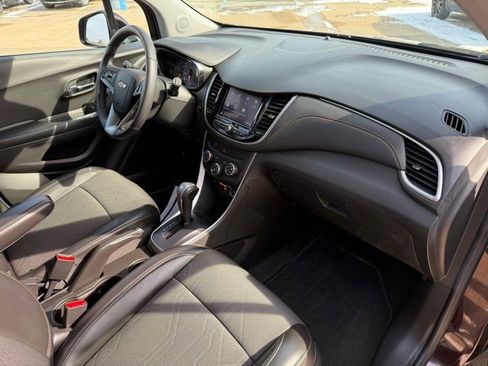 Used 2022 Chevrolet Trax LT w/ LT Convenience Package image 30