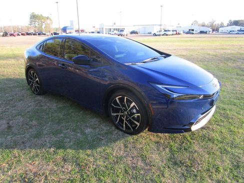 Used 2026 Toyota Prius Plug-In Hybrid image 4